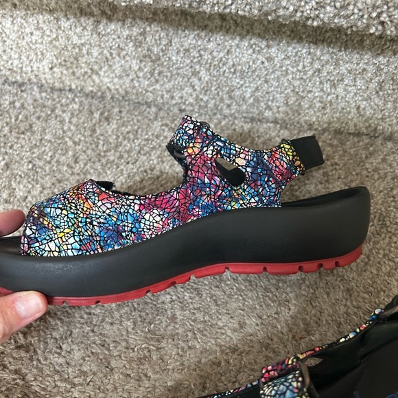 Wolky Rio Red Platform Sandal. Wearable Art. Sz 37/6.5 Comfort shoe. Colorful - Picture 8 of 10